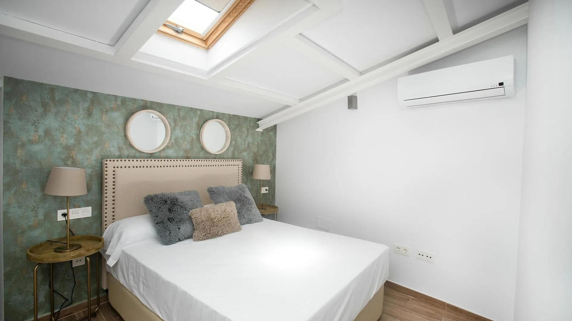 Feelathome Martires Apartments Malaga