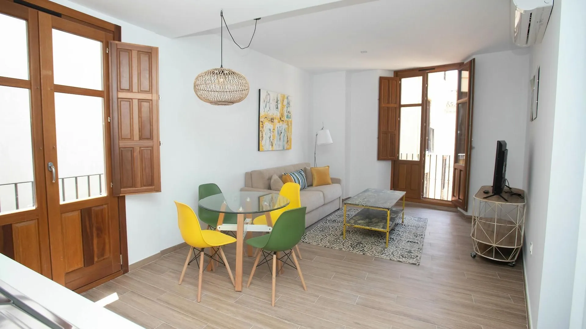 Feelathome Martires Apartments Malaga