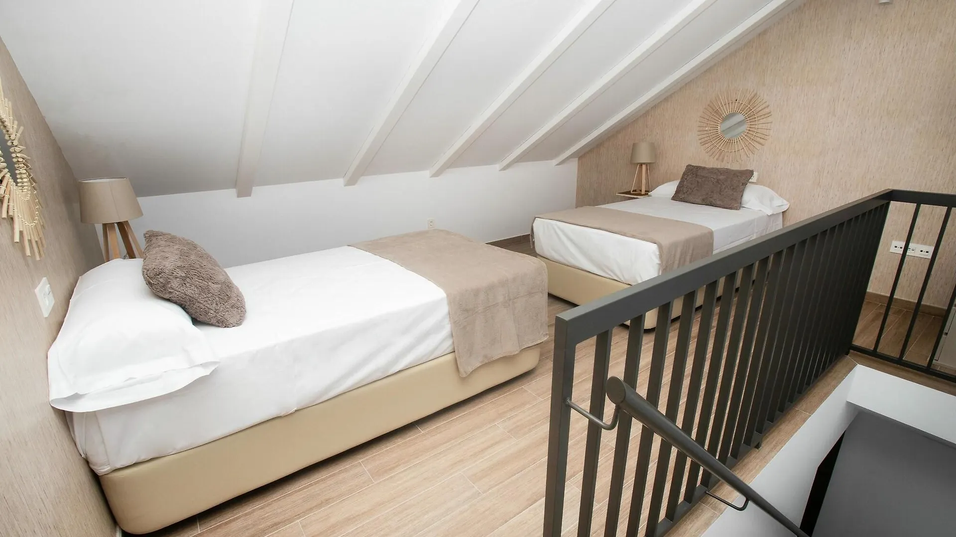 Feelathome Martires Apartments Malaga