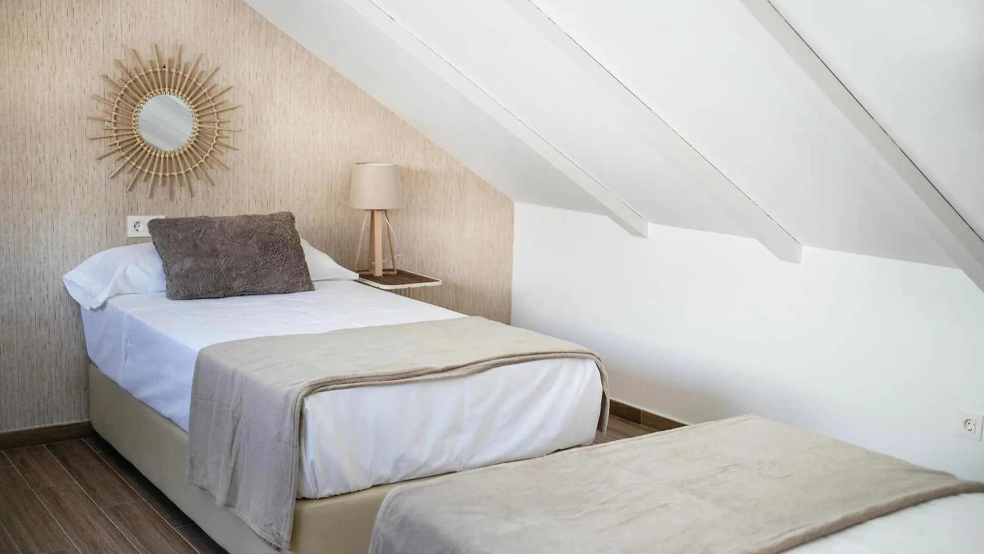 Feelathome Martires Apartments Malaga Spain