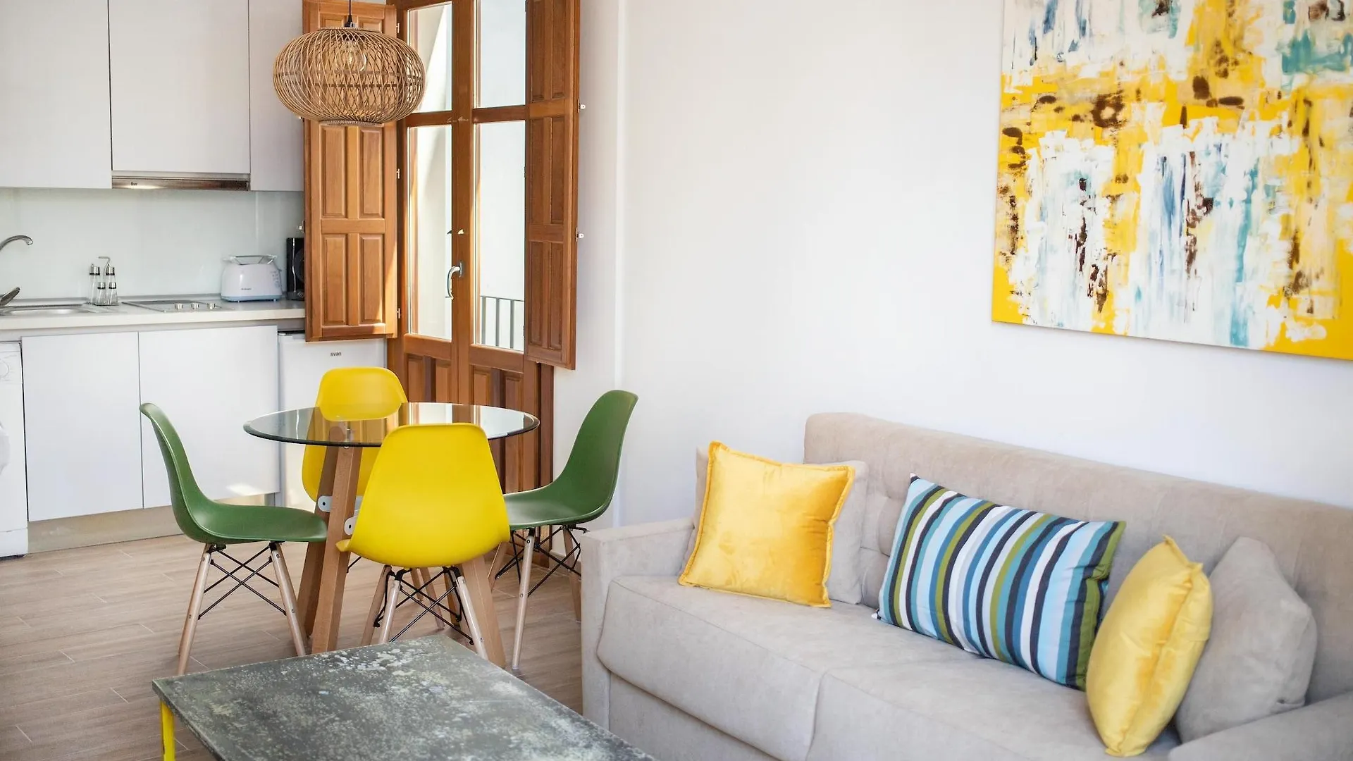 Feelathome Martires Apartments Malaga Spain