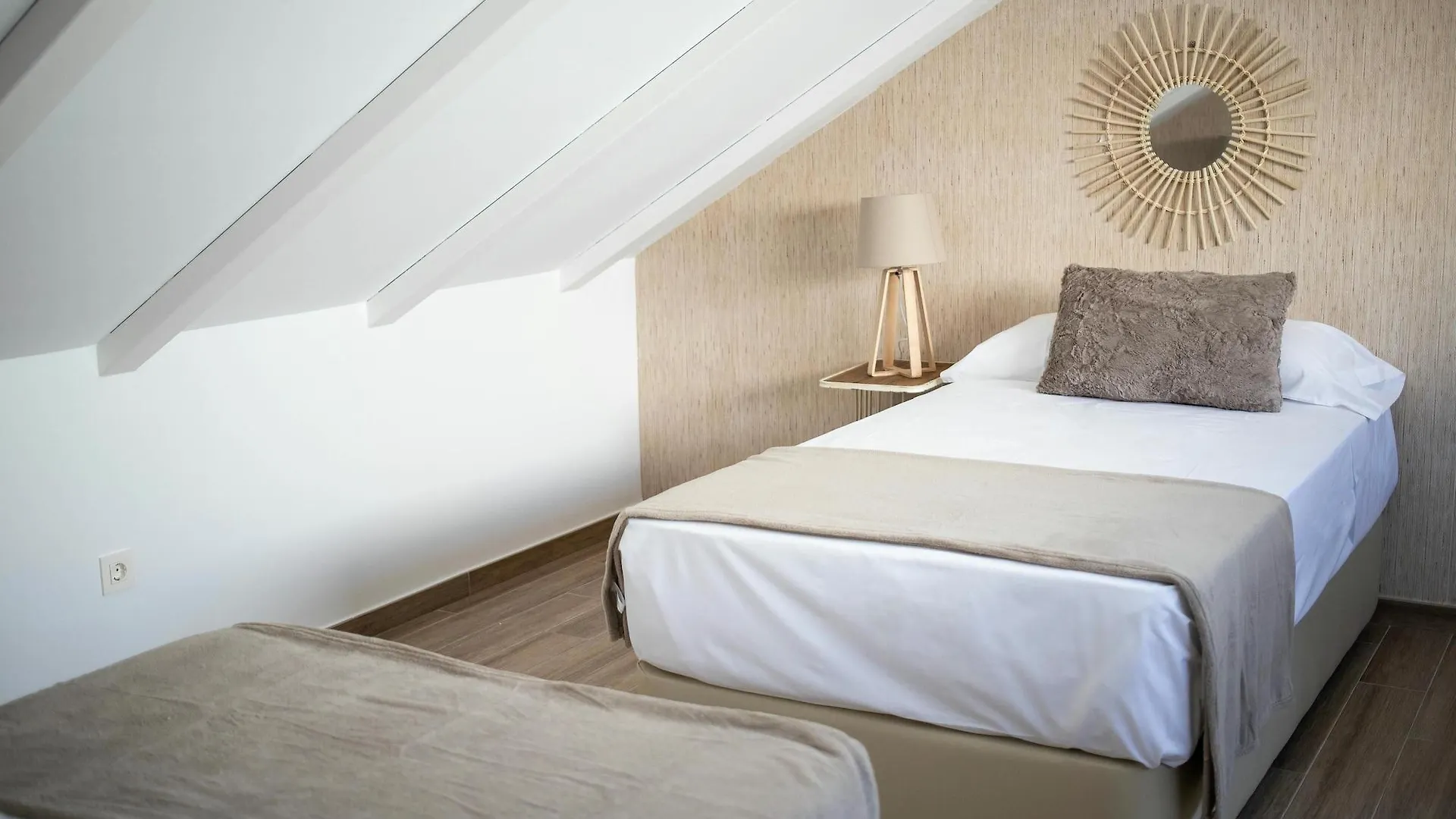 Feelathome Martires Apartments Malaga
