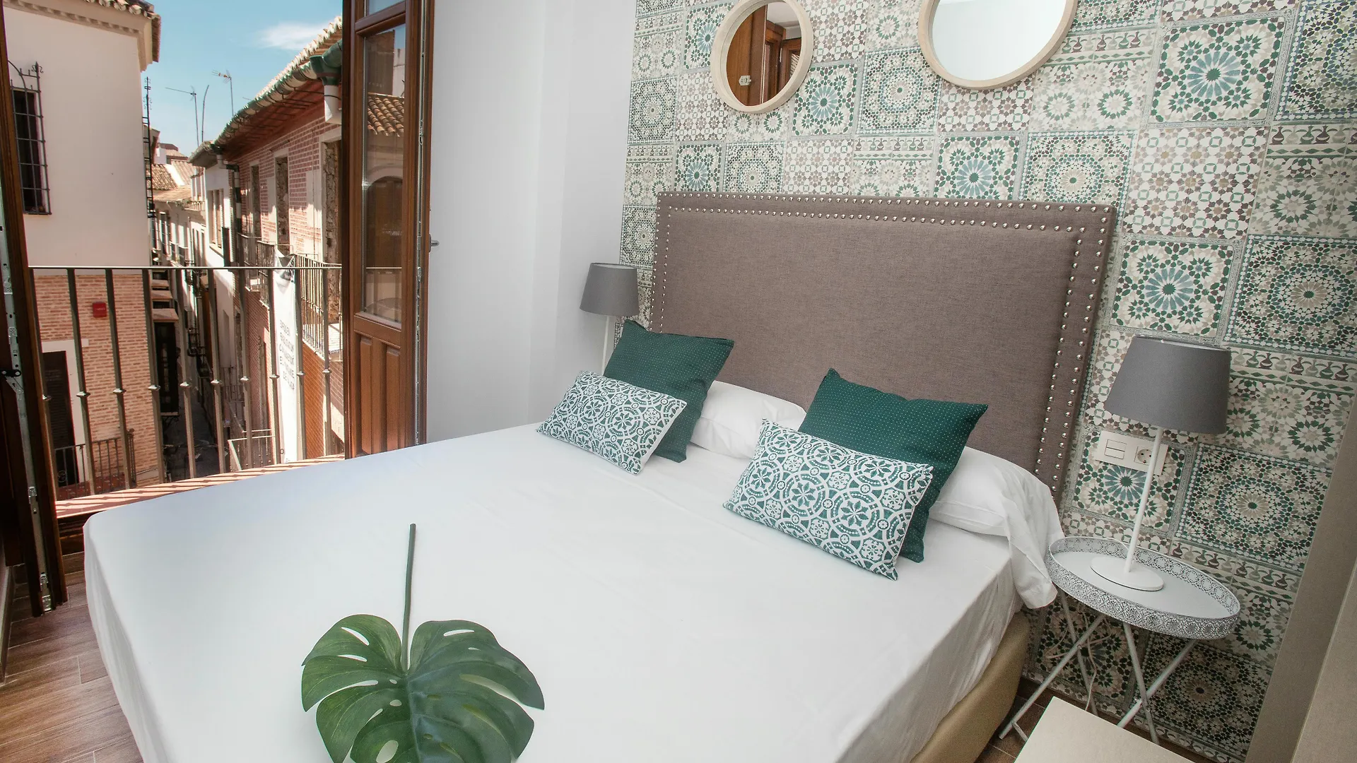 Feelathome Martires Apartments Malaga