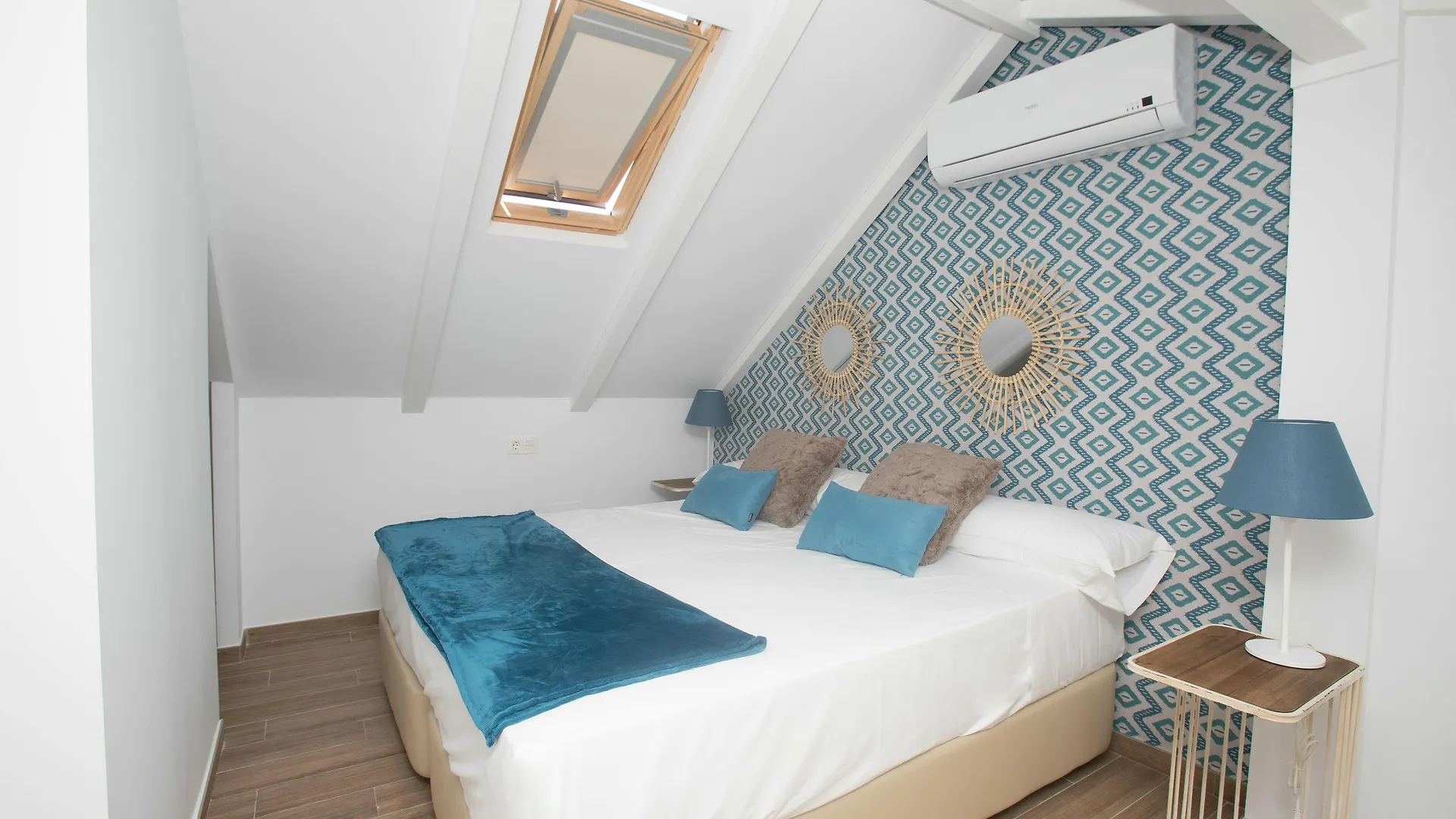 Feelathome Martires Apartments Malaga 0*,