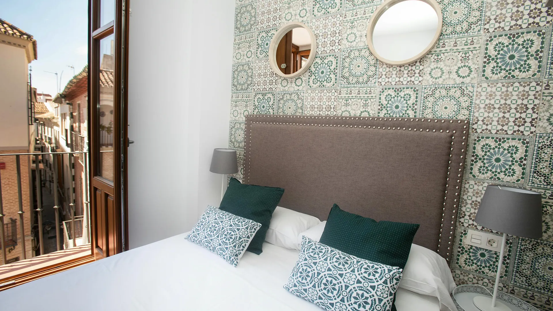 Feelathome Martires Apartments Malaga Spain