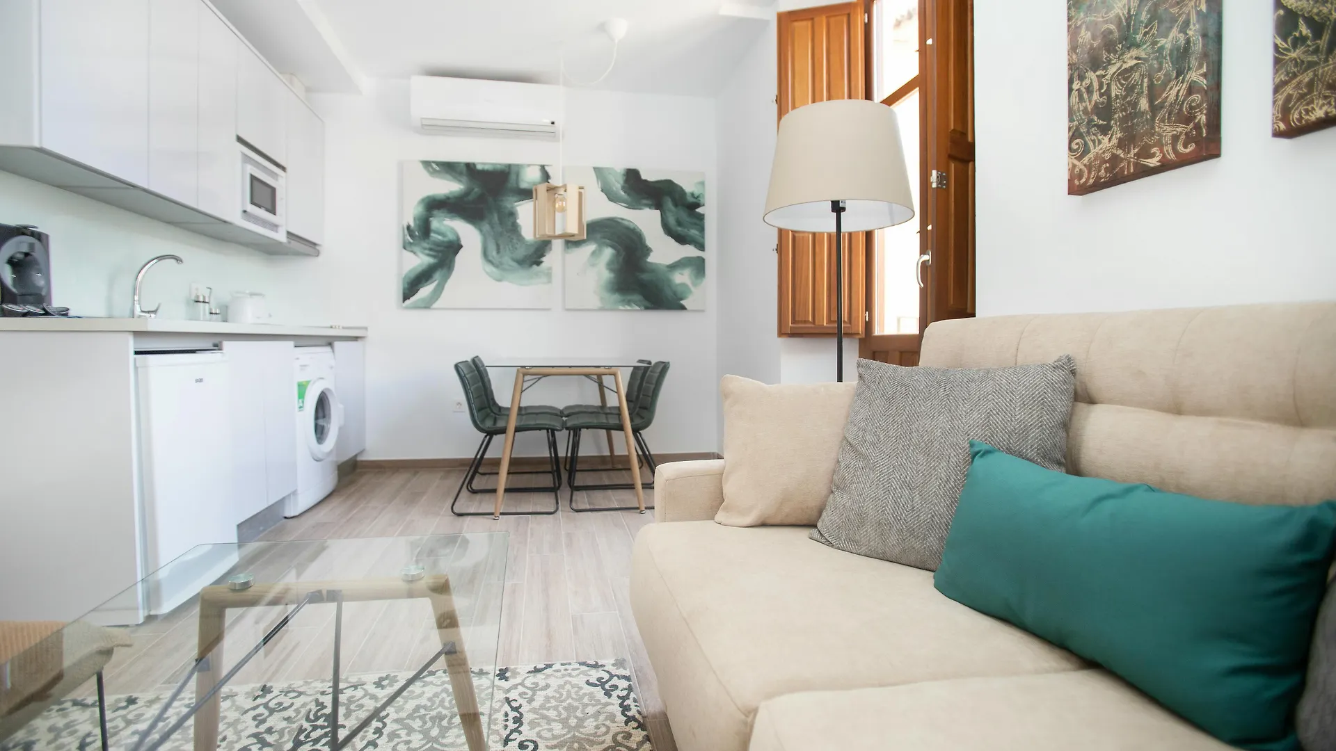 Feelathome Martires Apartments Malaga 0*,