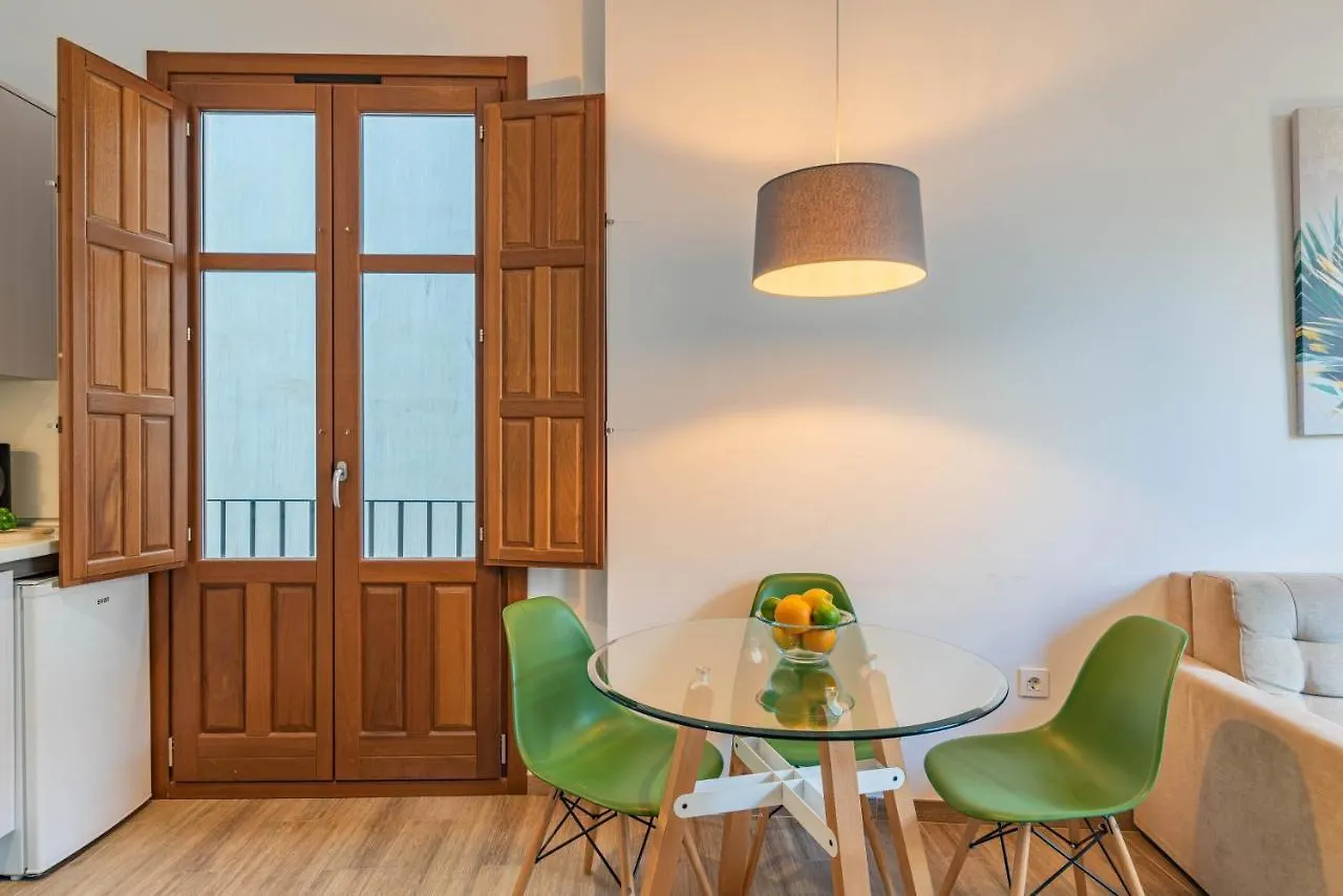 Feelathome Martires Apartments Malaga 0*,